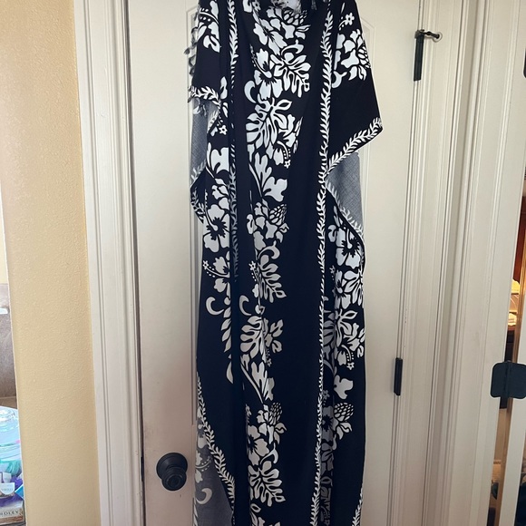 Koko Knot women’s sarong/beach coverup/shawl/wrap/headpiece- 63” x 43” - Picture 4 of 5